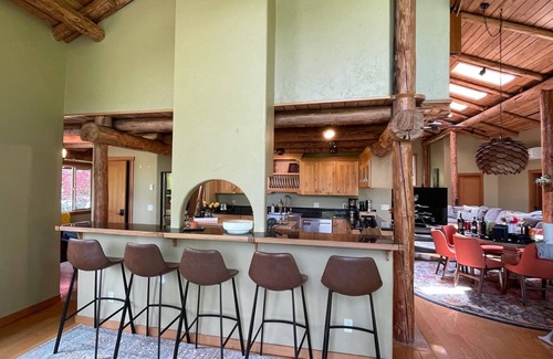 Friday Harbor Cabin | Cozy, stylish lodge with perfect blend of comfort and convenience. Pet-Friendly!