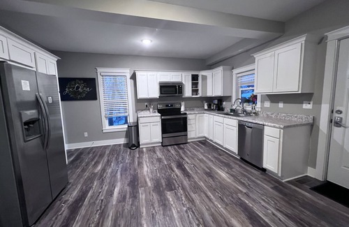 Des Moines House | Cozy & Stylish Single Family Home in Down Town DSM