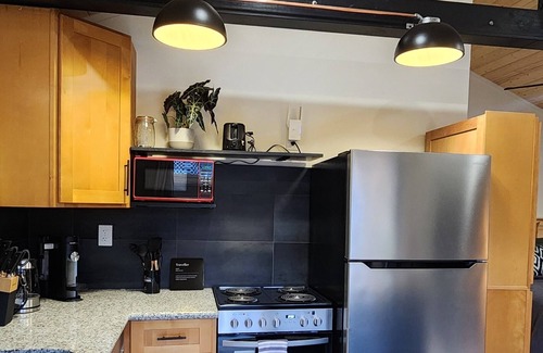 Eastside Apartment | Cozy stylish studio with WiFi in Tacoma.n