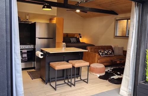 Eastside Apartment | Cozy stylish studio with WiFi in Tacoma.n