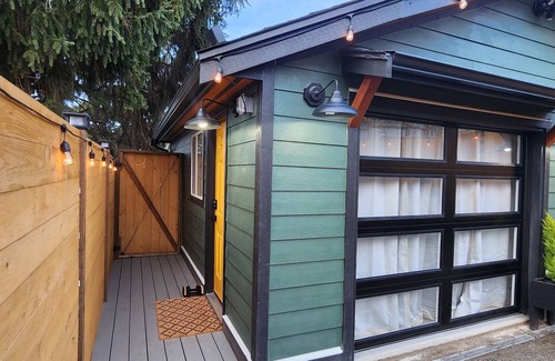 Eastside Apartment | Cozy stylish studio with WiFi in Tacoma.n