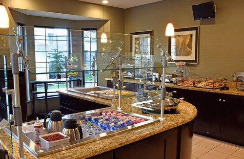 Beckett Ridge Condo | Cozy Suite | Daily Breakfast and Indoor Pool