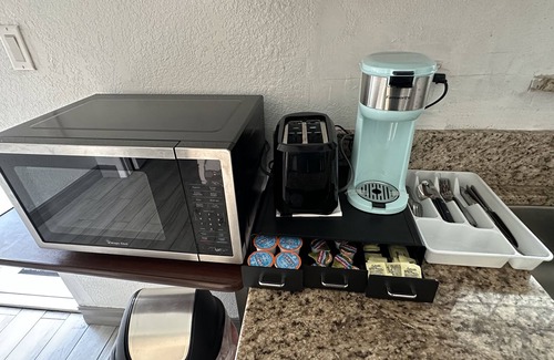 Oak Ridge Apartment | Cozy Suite in the Heart of Orlando near Universal Hot Tub Spa