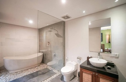 By Pass Ngurah Rai Villa | Cozy suite Lagoon Pool view