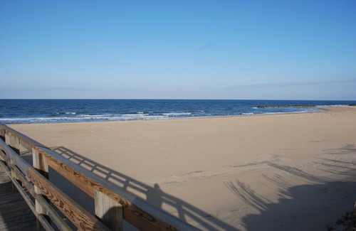 Willoughby Spit Apartment | Cozy Suite - Pet friendly, Beach Side by RedAwning
