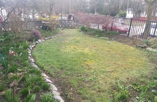 Renfrew-Collingwood House | Cozy suite w/2 beds & full kit.