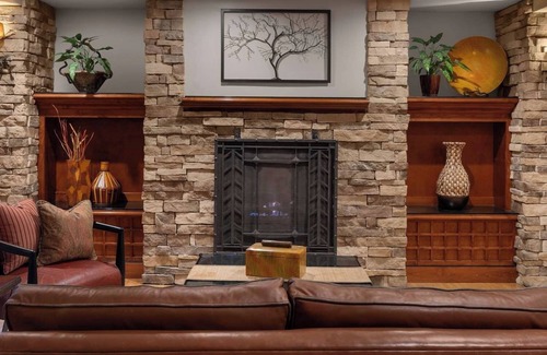 Sacramento Hotel | Cozy Suite w/Fully Equipped Kitchen & Separate Living Areas