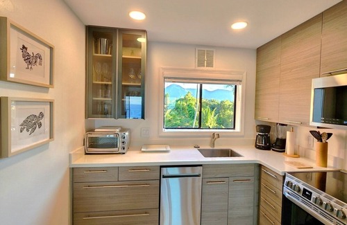 Princeville Condo | Cozy suite with lovely ocean views, washer/dryer & furnished lanai - near dining