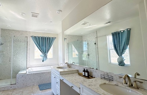 Rancho Penasquitos House | Cozy suite with private bathroom, spacious walk-in closet in charming San Diego