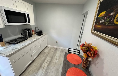 Barker Apartment | Cozy suite with private entrance!Brand New! Ac,WiFi, soundbar,55' Tv and more!