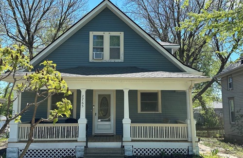 Lincoln House | Cozy Sumner St. Suite 3 Bd 2 Ba