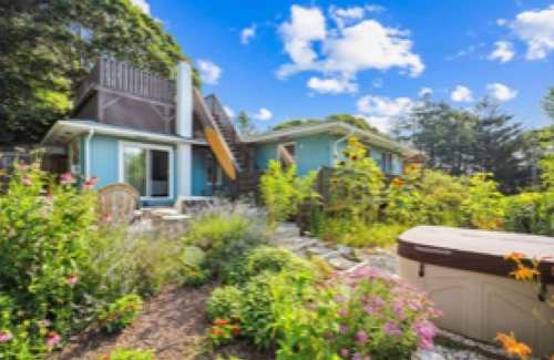 Montauk House | Cozy sun drenched beach cottage private beach, walk to town, hot tub