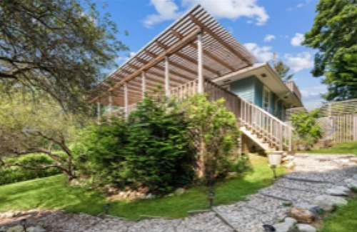 Montauk House | Cozy sun drenched beach cottage private beach, walk to town, hot tub