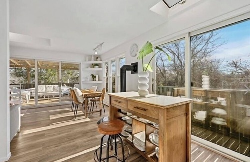 Montauk House | Cozy sun drenched beach cottage private beach, walk to town, hot tub