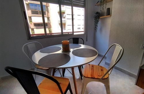 Campoamor Apartment | COZY&SUNNY FLAT NEAR DOWNTOWN! LOCAL NEIGHBORHOOD!