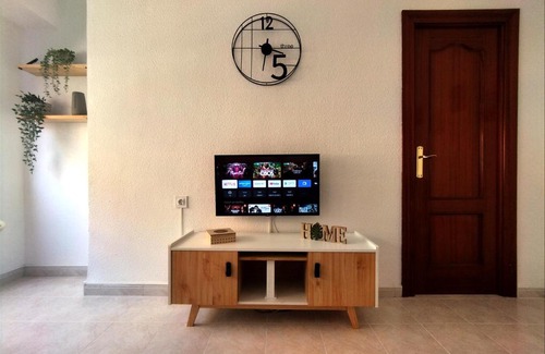 Campoamor Apartment | COZY&SUNNY FLAT NEAR DOWNTOWN! LOCAL NEIGHBORHOOD!