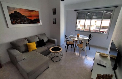 Campoamor Apartment | COZY&SUNNY FLAT NEAR DOWNTOWN! LOCAL NEIGHBORHOOD!