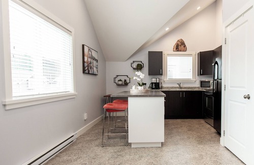 Langford House | Cozy Sunrise 1BR Suite