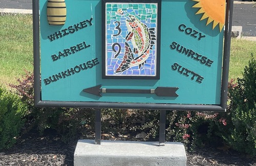 Sunrise Beach House | Cozy sunrise suite at waters edge