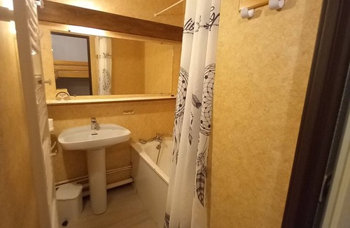 Laveissiere Apartment | Cozy T2 near slopes with parking and balcony