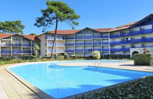 Soustons Apartment | Cozy T2 with Pool and Terrace Overlooking Lake