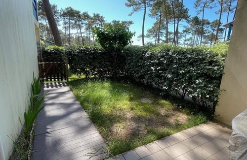 Soustons Apartment | Cozy T2 with Pool and Terrace Overlooking Lake