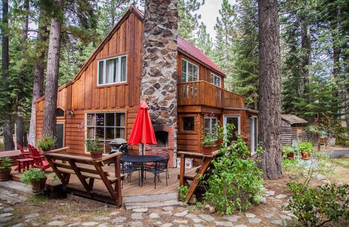 Sunnyside Cottage | Cozy Tahoe Cottage~Pet Friendly~Honeymoon Cottage