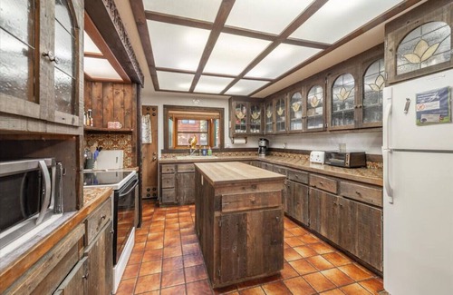 Homewood House | Cozy Tahoe Swiss Village Cabin!