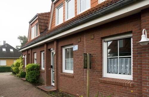 Westeraccumersiel House | Cozy terraced house Johannas Huus in a central location