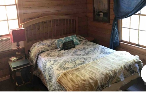 Freedom Cabin | Cozy Three Bedroom Log Cabin