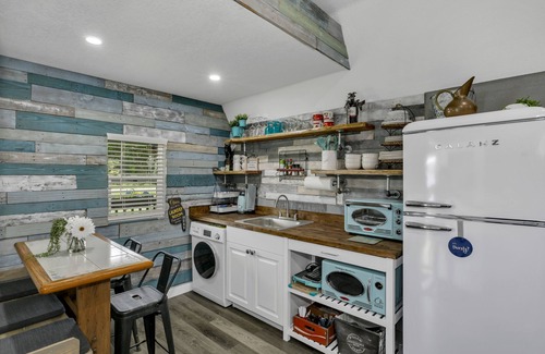 Apopka House | Cozy Tiny Cottage Farm House!