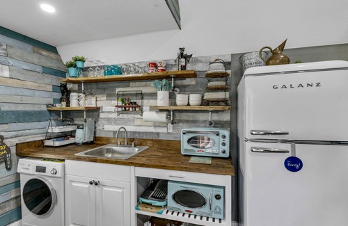 Apopka House | Cozy Tiny Cottage Farm House!