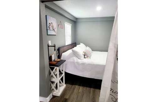 Apopka House | Cozy Tiny Cottage Farm House!