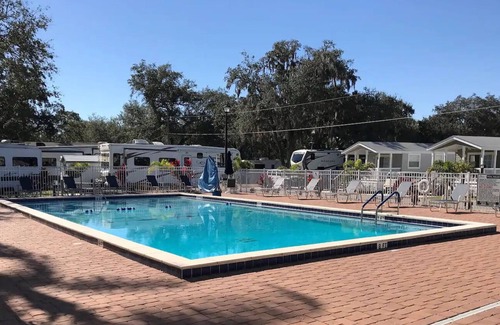 Mill Run Cottage | Cozy Tiny Home Near Disney World & Orlando Parks!