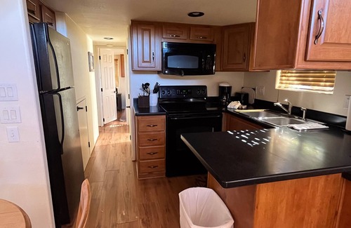 Almont Cabin | Cozy "Tiny Home" style Cabin Perfect for Couples and Families