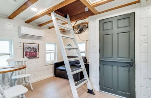 Iberia Parish Cottage | Cozy Tiny House Getaway on the Bayou