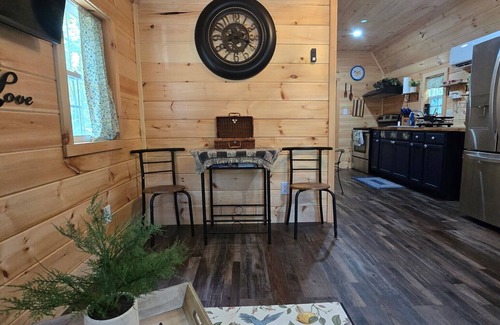 Cadiz Cabin | Cozy tiny house near Lake Barkley with fire pit, grill, & lake five minutes away