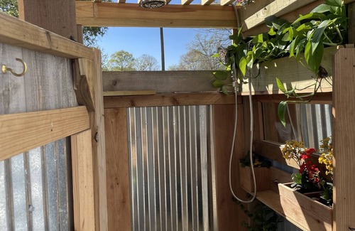 Centerville Cabin | Cozy Tiny House: Your perfect ranch getaway!