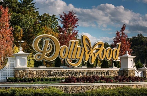 Sevierville House | Cozy Townhome In Downtown Sevierville! Near Dlywod! Avoid Traffic :)