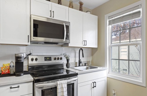 Memphis House | Cozy Townhome in Midtown Memphis for Two