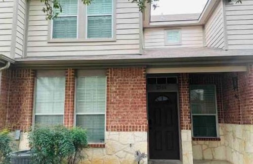 North San Antonio - SAT House | Cozy Townhome in Thousand Oaks!