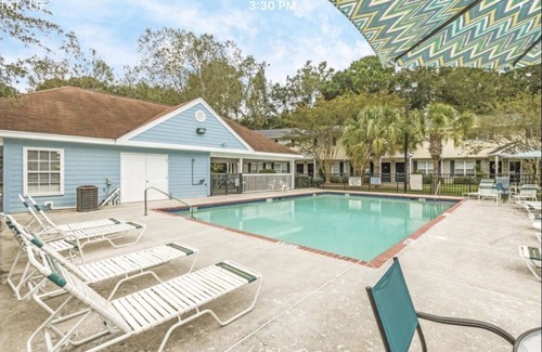 West Ashley House | Cozy townhome just 10 mins to downtown!