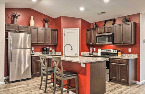 Park City House | Cozy Townhome w/Lake View ~ 10 Mi to Wichita