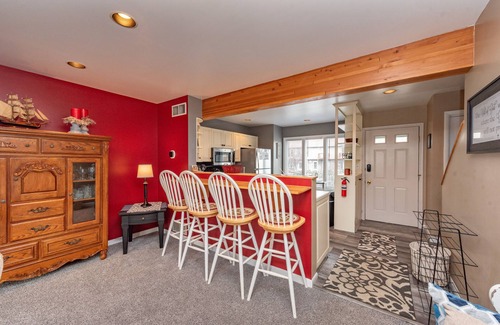 McHenry House | Cozy Townhome w/Views, Hot Tub & Fireplace