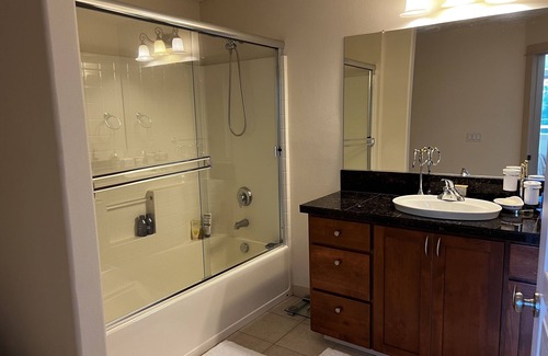Beaverton House | Cozy townhome with 1 bedroom and WiFi, AC in enjoyable Beaverton