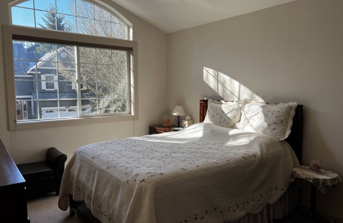 Beaverton House | Cozy townhome with 1 bedroom and WiFi, AC in enjoyable Beaverton