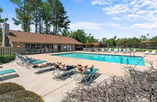 Wilmington House | Cozy Townhome with Wood Fireplace. Master Suite with Full Bath,