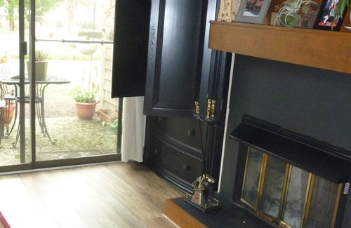Wilmington House | Cozy Townhome with Wood Fireplace. Master Suite with Full Bath,