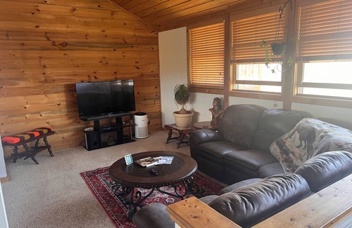 Walden House | Cozy townhome with WiFi in Walden. Dog friendly with fenced backyard.