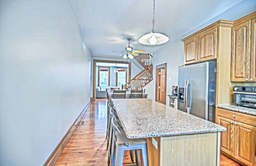 St. Louis House | Cozy Townhouse, 1-mi from the heart of Soulard!
